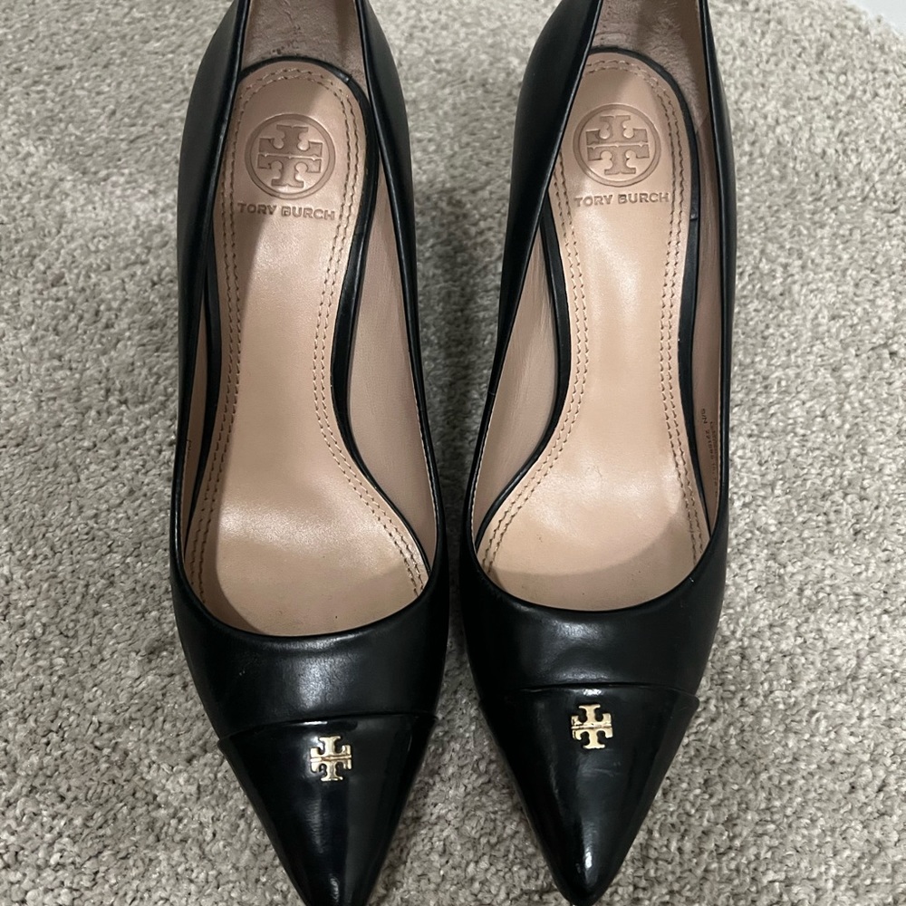 Size 6.5 Tory Burch black pump